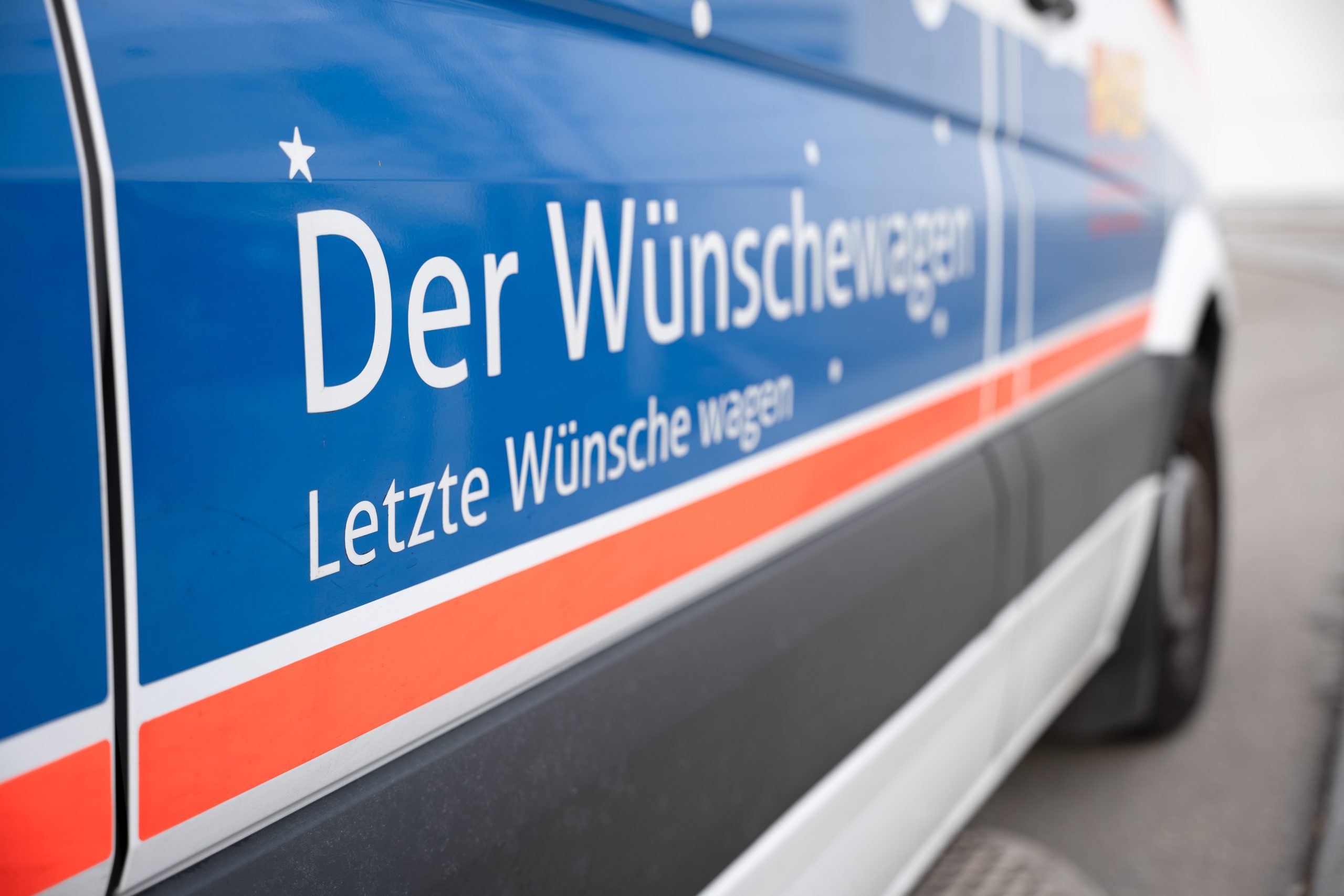 Spende an den ASB-Wünschewagen