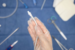 holding catheter in surgical area_2